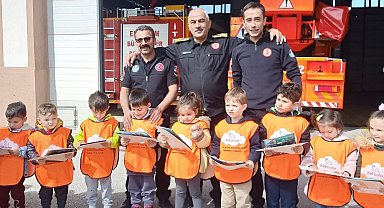 Çocuklar itfaiyecileri ziyaret etti