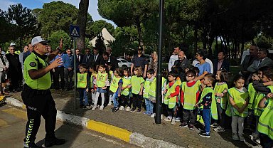 Çocuklar trafik kurallarını eğlenerek öğrendi
