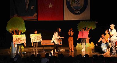 Çocuklara tiyatro oyunuyla çevre temizliği anlatıldı