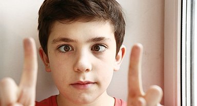 Çocuklarda erken tedavi edilmeyen göz bozuklukları şaşılığa neden oluyor