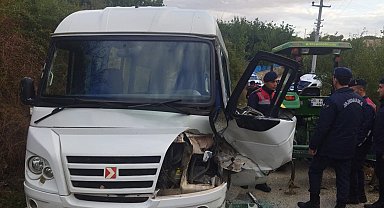 Çorum'da öğrenci servisi kaza yaptı
