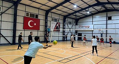 Çukurca'da voleybol turnuvası yapıldı