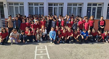 Cumayanı Ortaokulu öğrencileri geleneksel Cumhuriyet Koşusu'nu tamamladı