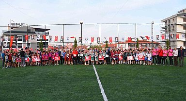 Cumhuriyet Futbol Turnuvası'nın kazananı dostluk oldu