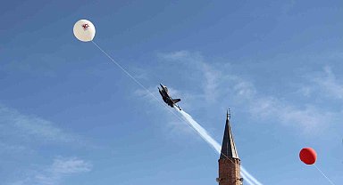 Cumhuriyet şehri Sivas'ta nefes kesen SOLOTÜRK gösterisi