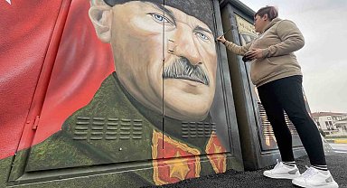 Cumhuriyet'in 100. yıl coşkusunu trafoya yansıttılar