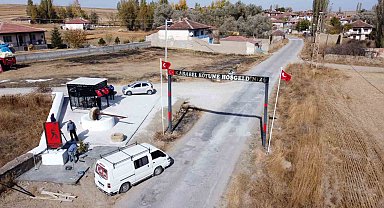 Cumhuriyet'in 100. yılı dolayısıyla köylerini bayraklarla donattılar