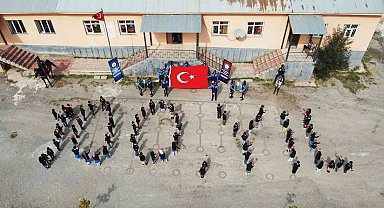 Cumhuriyet'in 100. yılı sebebiyle 100 fidan diktiler