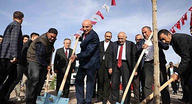 Cumhuriyet'in 100. yılına özel "100 bininci fidan" toprakla buluşturuldu