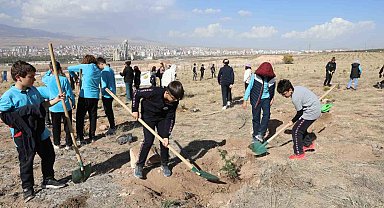 Cumhuriyet'in 100. Yılında 100 Fidan Toprakla Buluştu