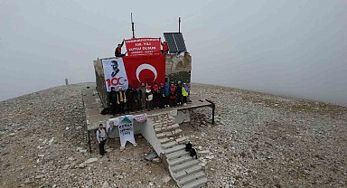 Cumhuriyet'in 100. yılında Uludağ'ın zirvesine tırmandılar