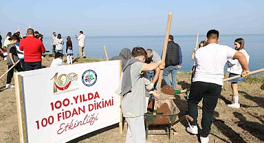 Cumhuriyet'in 100. yılını fidan dikerek kutladılar