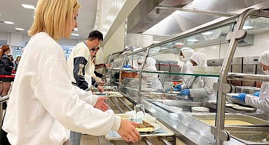 Cumhuriyet'in 100'üncü yılında öğrencilere ücretsiz yemek etkinliği