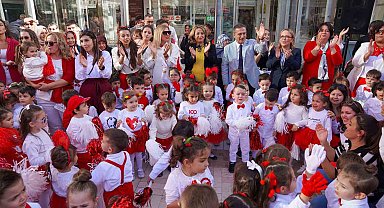 Cumhuriyetin 100. yaşı miniklerle coşkuyla kutlandı