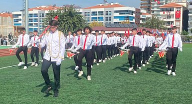 Cumhuriyetin 100. yılına özel kurulan 100 kişilik bandoya tam not