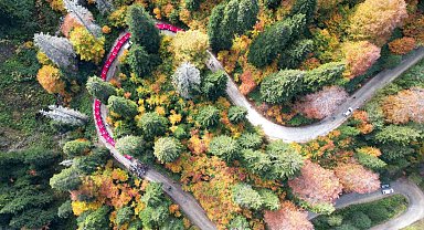 Cumhuriyetin 100. yılında 100 metrelik bayrakla Örümcek Ormanları'nda yürüdüler