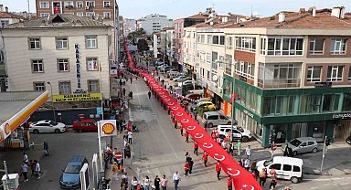 Cumhuriyetin 100. yılında 1919 metrelik dev bayrak yürüyüşü