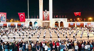 Cumhuriyetin 100. Yılında Didim'de 100 kişiyle Zeybek gösterisi