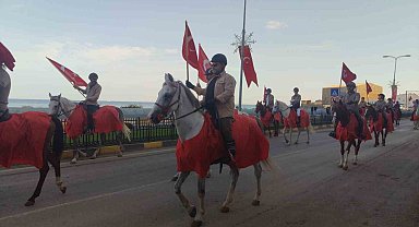 Cumhuriyetin 100'üncü yılında bindikleri atlarla, tarihi İstiklal Yolunu geçecekler
