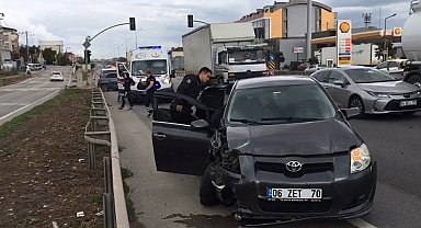 D-100'de 2 otomobil çarpıştı: 1 yaralı