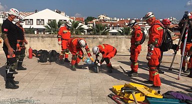 Datça'daki deprem tatbikatı gerçeğini aratmadı