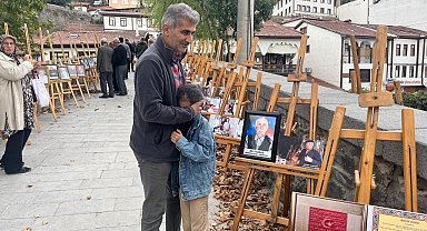 Dedesinin fotoğrafını gördü, gözyaşlarını tutamadı