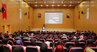 Dekan Prof. Dr. Metin, Cumhuriyet yüzyılına giden yolu anlattı