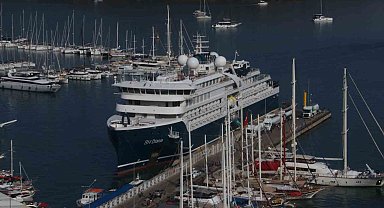 Deniz yoluyla turistler Fethiye'ye geldi