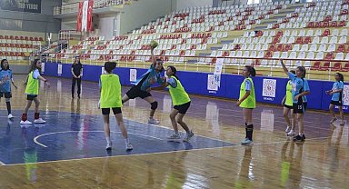 Denizli'de hentbol turnuvası sona erdi