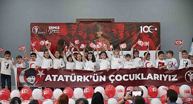 Denizli'de kreş öğrencileri 29 Ekim'i gösteriyle kutladı