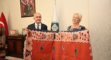 Deprem bölgesi Osmaniye'ye çöp süpürme aracı ile çöp konteyneri desteği