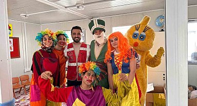 Depremzede çocuklar doyasıya eğlendi