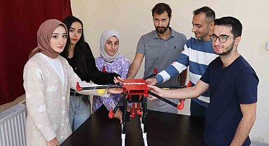 Depremzede öğrencilerden depremde arama kurtarma çalışmaları için dron projesi
