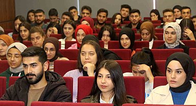 Depremzede üniversite öğrencilerine burs