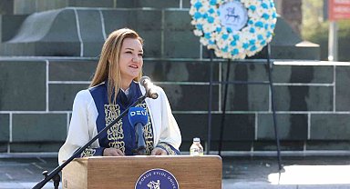 DEÜ'de akademik yıl çelenk sunma töreniyle başladı