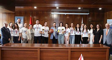 DEÜ'lü sağlıkçılar Kamu Spor Oyunları'na damga vurdu