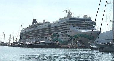 Dev yolcu gemisi İsrail'deki savaştan dolayı rotasını Marmaris'e çevirdi