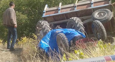 Devrilen traktörün sürücüsü öldü