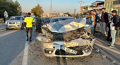 Diyarbakır'da 6 aracın karıştığı zincirleme kazada 3 kişi yaralandı