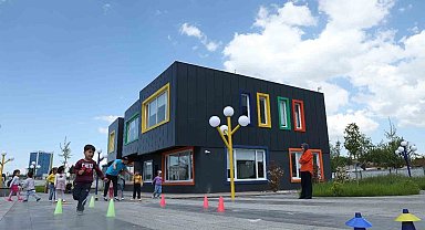 Diyarbakır'da Çocuk Yaşam Merkezi'ndeki çocuklara özel eğitimler veriliyor