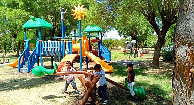 Diyarbakır'da kentin çeşitli noktalarına çocuk oyun grupları yerleştirildi