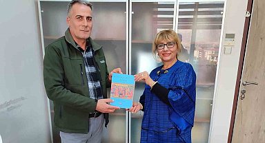 Doç. Dr. Güllüdağ'dan babasının anısına üniversiteye 460 akademik kitap bağışı