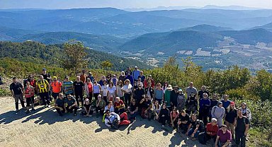 Doğa tutkunları bin 54 rakımda doyumsuz bir manzaraya ulaştı