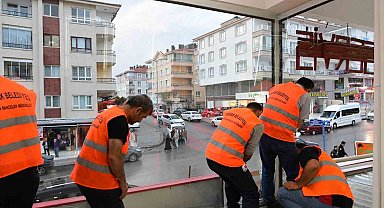 Doğalgaz patlamasında hasar gören binada Mamak Belediyesi'nden onarım