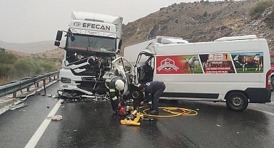 Dolu yağışı kazaya neden oldu: 3 yaralı