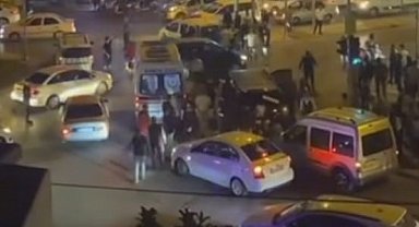 Düğün konvoyunda gelin arabasının önünü kesen çocuk ağır yaralı