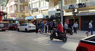 Dün araçların önüne yattı, bugün soyunup balkona çıktı