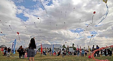 Dünya Çocuk Günü'nde Van semalarını uçurtmalar süsledi