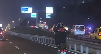 E-5'te tehlikeli yolculuk kamerada: Plakasını kapatıp, tek tekerlek üzerinde yolculuk yaptı