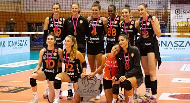 Eczacıbaşı Dynavit, 'Voleybolun Devleri' turnuvasını tamamladı